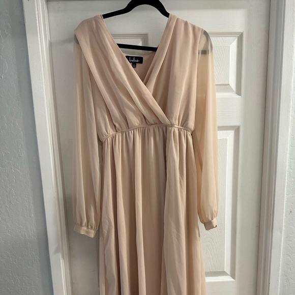 Lulus Dresses & Skirts - Light pink full length lulu dress